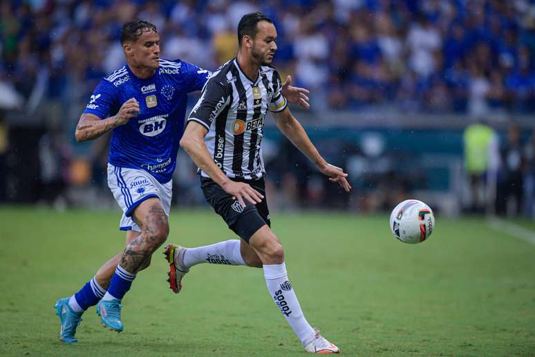 Edu, &agrave; esquerda, ex-jogador do Cruzeiro &ndash;