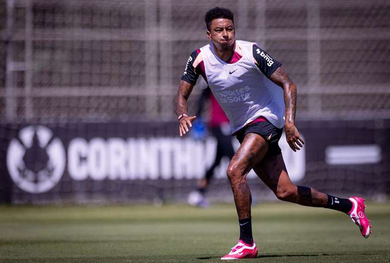 Treino do Corinthians mostra Lingard em busca de seu espa&ccedil;o &ndash;