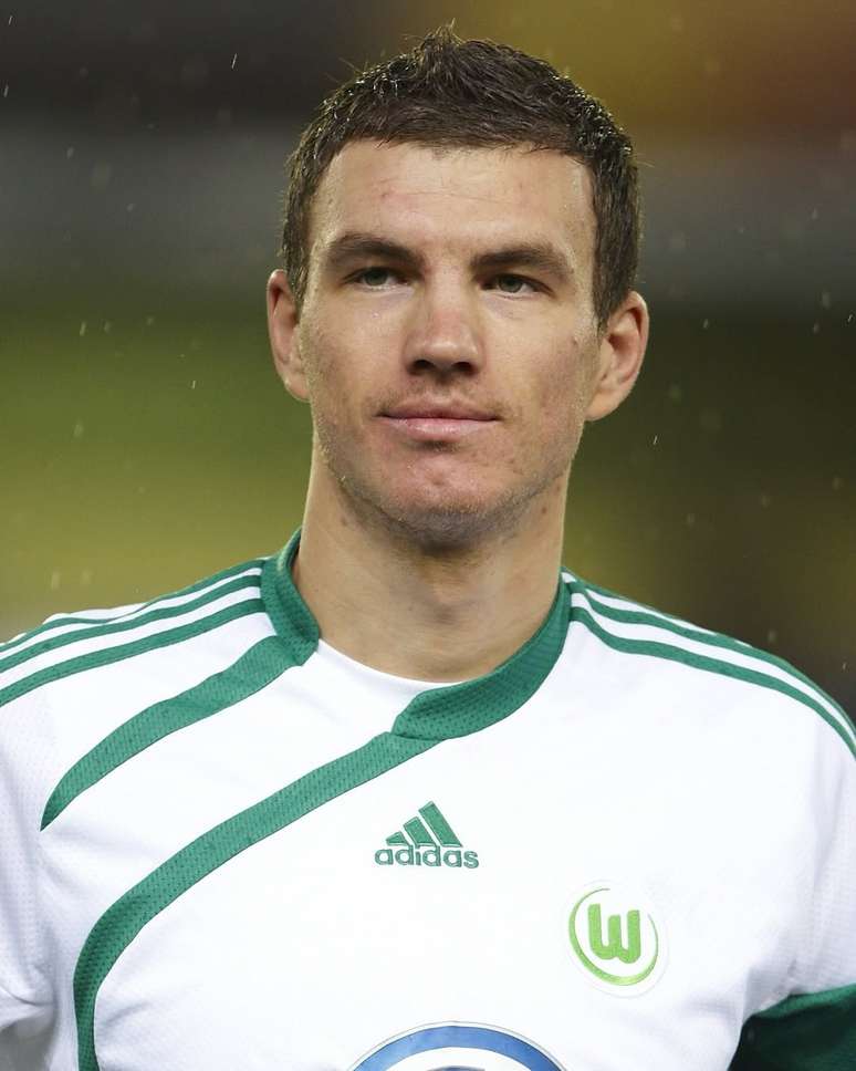 Edin Džeko: atacante relembra inf&acirc;ncia durante conflito na B&oacute;snia