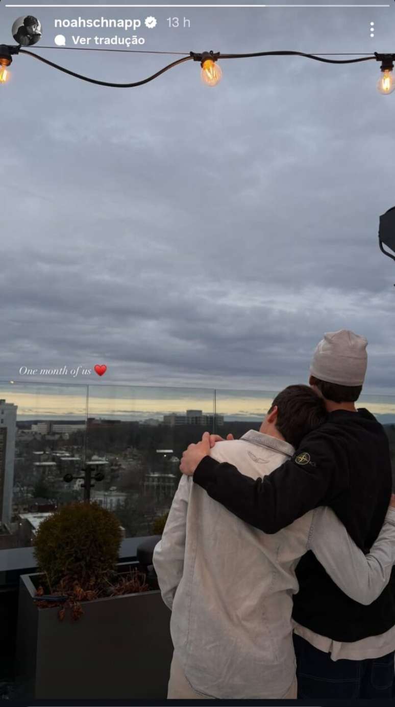 Noah Schnapp revela estar namorando em story