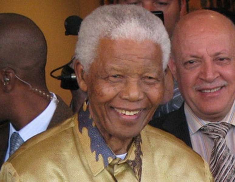 Nelson Mandela, s&iacute;mbolo da luta contra o Apartheid na &Aacute;frica do Sul &ndash;