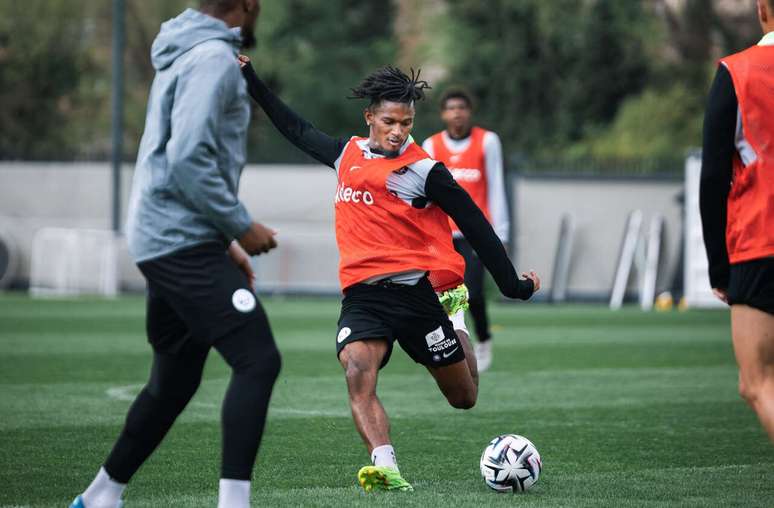Jogadores do Toulouse durante atividade de prepara&ccedil;&atilde;o antes de encarar o PSG &ndash;