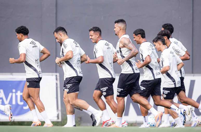 Dentro de campo, o Santos continua tentando subir na tabela em busca de premia&ccedil;&otilde;es mais altas no final &ndash;