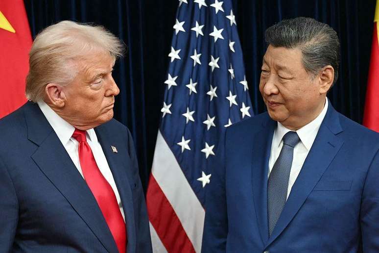 Trump provocou um choque global em abril do ano passado, no 'Dia da Liberta&ccedil;&atilde;o', ao impor tarifa m&iacute;nima de 10% sobre produtos estrangeiros, com taxas maiores para pa&iacute;ses como a China