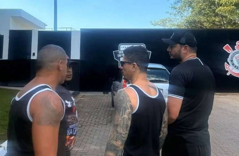 Gavi&otilde;es da Fiel protesta ap&oacute;s derrota do Corinthians contra o Fluminense &ndash;