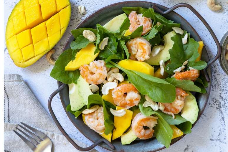 Salada verde com camar&atilde;o 