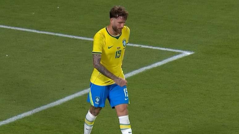 L&eacute;o Pereira atuou os 90 minutos contra Fran&ccedil;a e Cro&aacute;cia &ndash;