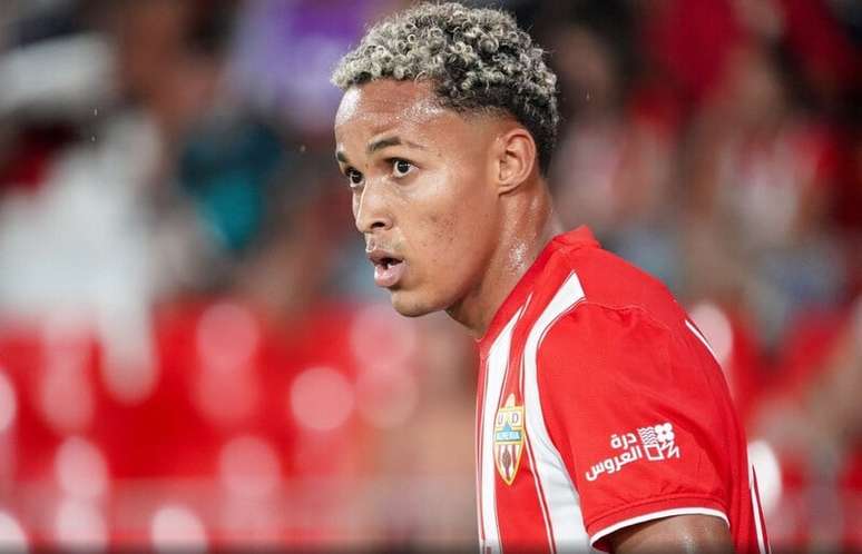 L&aacute;zaro joga atualmente no Al-Najma, da Ar&aacute;bia Saudita &ndash;