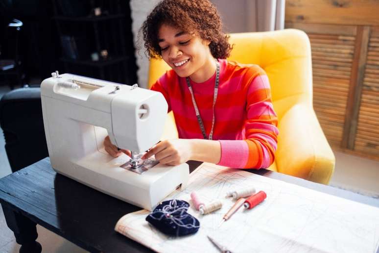 Customizar, ajustar e reinventar o pr&oacute;prio arm&aacute;rio vira a forma mais pr&aacute;tica de criar looks no outono 