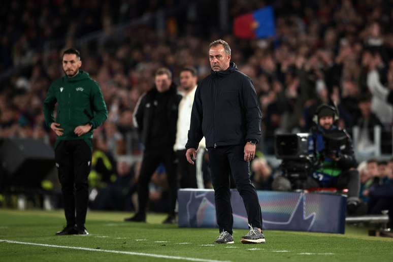 சாம்பியன்ஸ் லீக்கின் 16வது சுற்றில் நியூகேஸ்டலுக்கு எதிரான பார்சிலோனாவின் ஆட்டத்தின் போது ஹன்சி ஃபிளிக் –