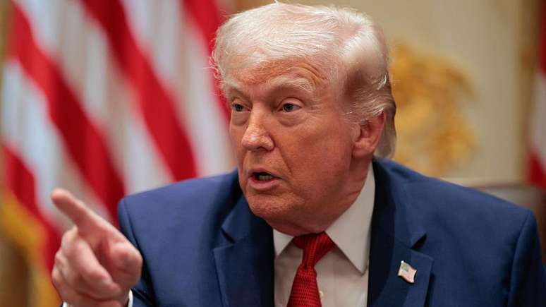 Trump amea&ccedil;ou tomar Cuba pela for&ccedil;a e afirmou que o regime est&aacute; em suas &uacute;ltimas horas