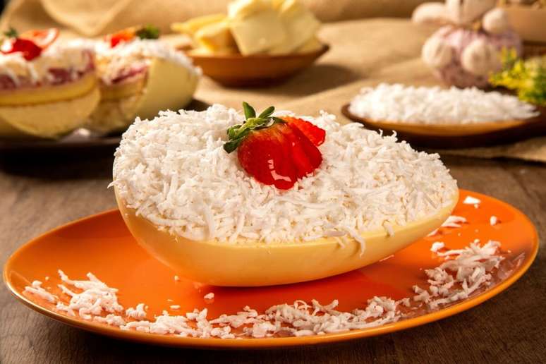 Ovo de P&aacute;scoa recheado com beijinho 