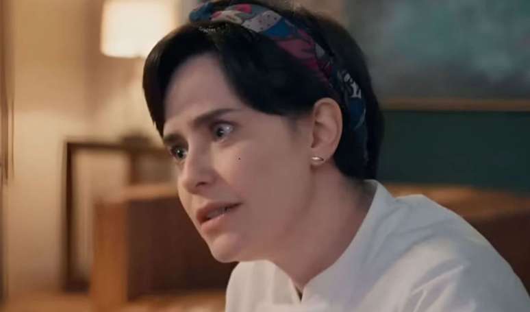 Samira (Fernanda Vasconcelos) volta mais perigosa em 'Três Graças'; vilã se tornará assassina de aluguel.