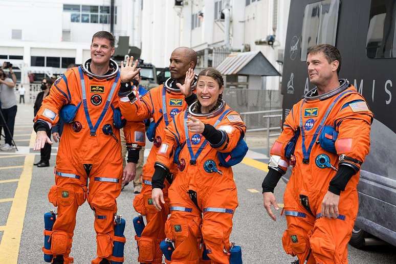 Os astronautas Jeremy Hansen, Victor J. Glover, Christina Koch e Reid Wiseman