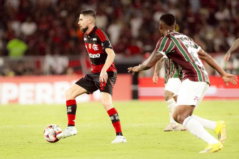 Jorginho pode ficar fora de cl&aacute;ssico contra o Fluminense em caso de novo amarelo &ndash;