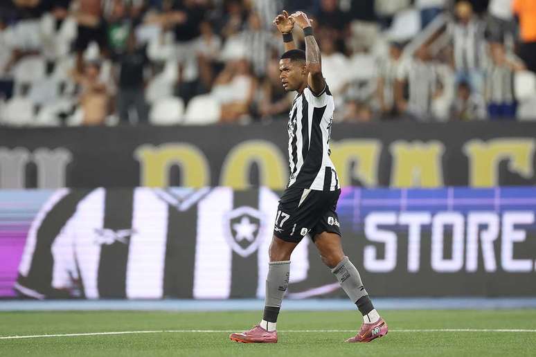 Anjo das Pernas Confusas, J&uacute;nior Santos promete dar dor de cabe&ccedil;a ao Vasco &ndash;