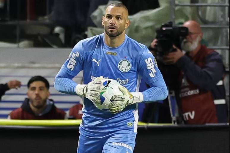 Weverton &eacute; o goleiro mais vencedor da hist&oacute;ria do Palmeiras &ndash;