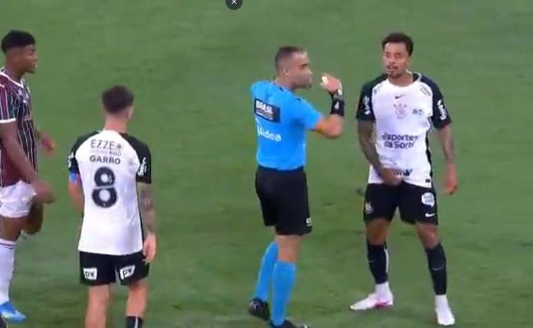 Allan foi expulso por gesto obsceno em Fluminense x Corinthians &ndash;