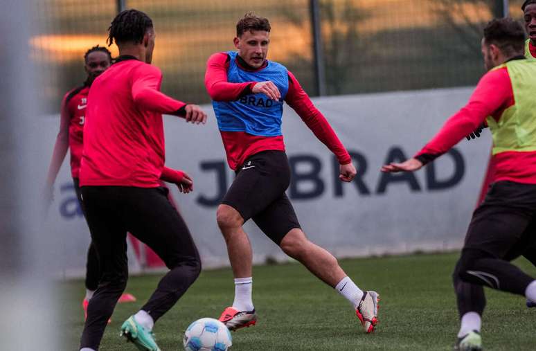 Atividade de prepara&ccedil;&atilde;o do Freiburg antes de encarar o Bayern &ndash;