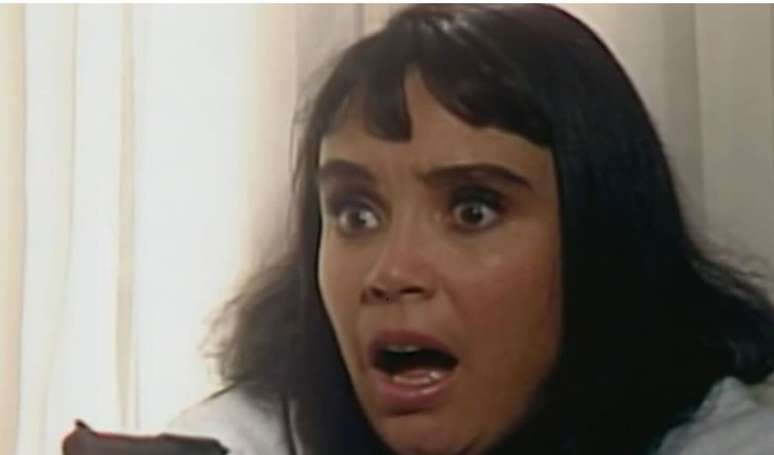 మరియా డో కామ్రో 'క్వీన్ ఆఫ్ స్క్రాప్' యొక్క ప్రత్యామ్నాయ ముగింపులో ఎడుతో వివాహాన్ని పునఃప్రారంభించలేదు.