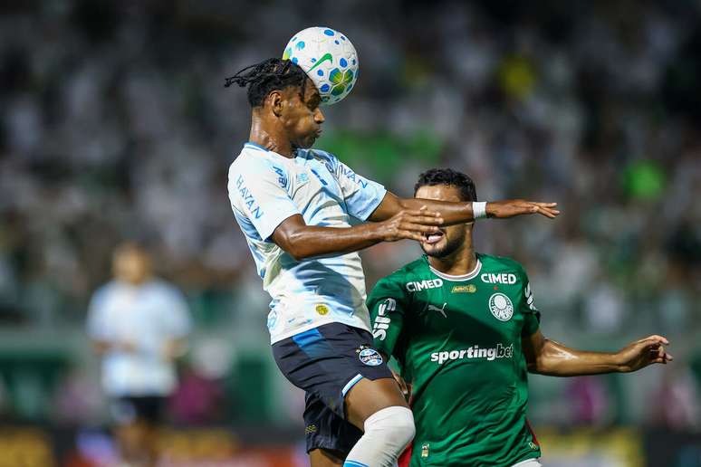 பல்மெய்ராஸ் மற்றும் க்ரேமியோ வியாழன் இரவு, அரினா பருரியில் சந்தித்தனர் -