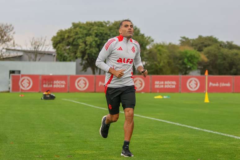 Gabriel Mercado &eacute; l&iacute;der na defesa, mas est&aacute; pendurado com dois amarelos e vira d&uacute;vida para o Gre-Nal &ndash;