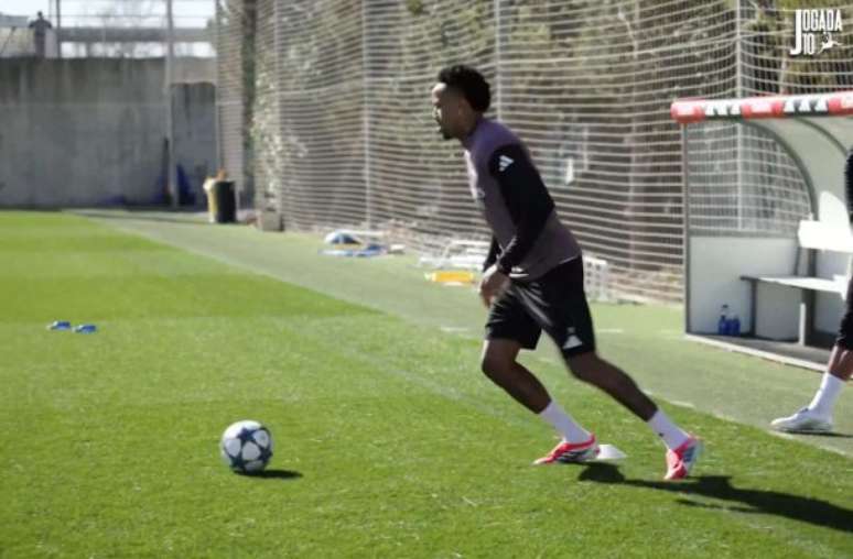 Milit&atilde;o em a&ccedil;&atilde;o pelo Real Madrid &ndash;