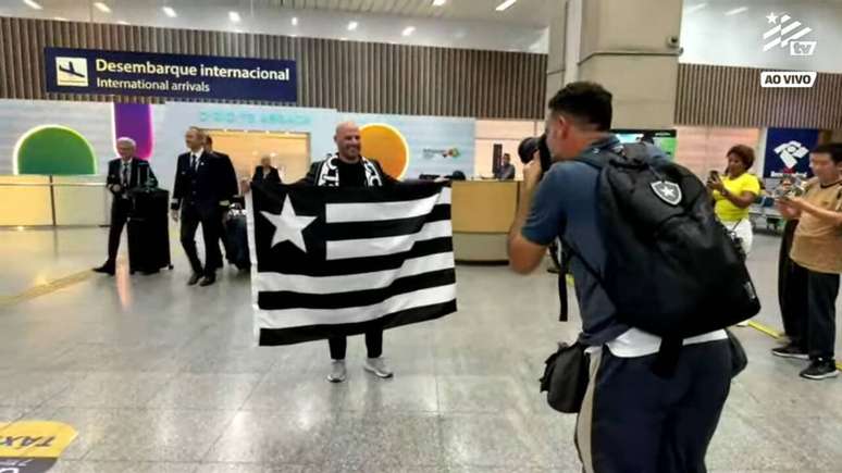 Carvalho desfrauda a sacrossanta bandeira alvinegra &ndash;