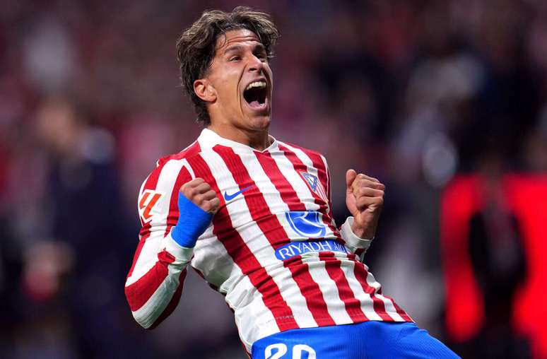 Giuliano Simeone vibra ap&oacute;s fazer o gol para o Atl&eacute;tico