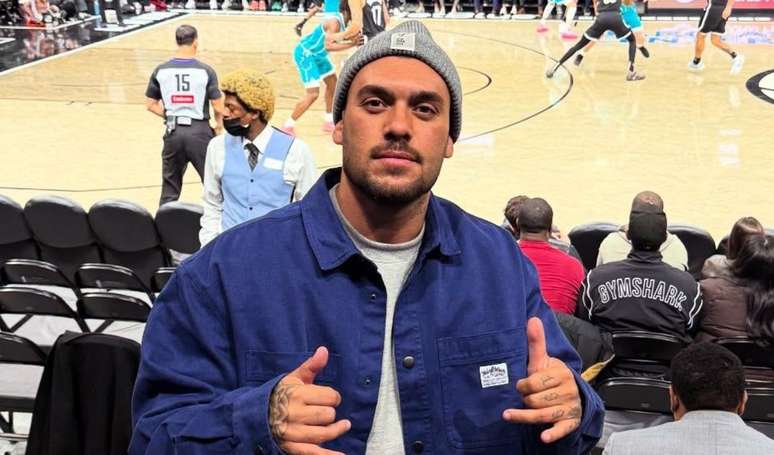 Ex-'De F&eacute;rias com o Ex', influenciador famoso &eacute; detonado por proibir fantasia de coelho no filho e gera revolta com discurso: 'Meu filho nasceu macho'.