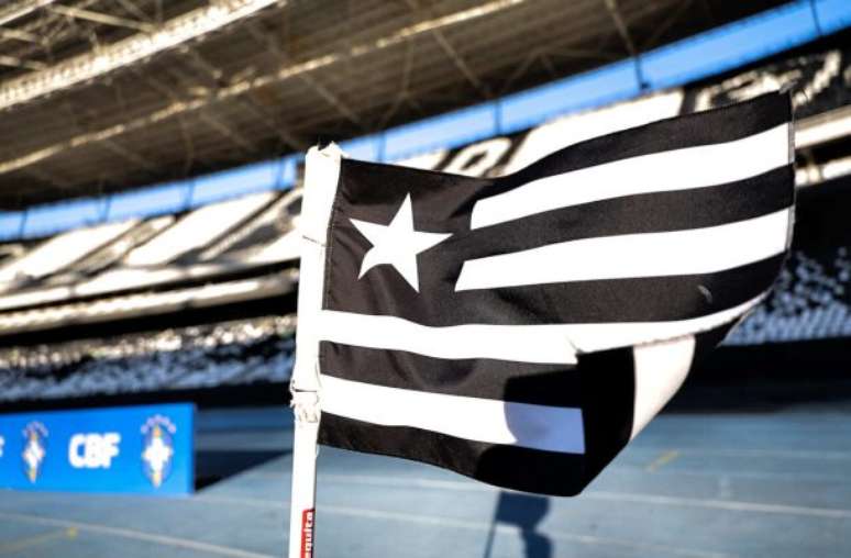 జాన్ టెక్స్టర్, SAF బొటాఫోగో యజమాని మరియు ఈగిల్ గ్రూప్ యొక్క బలమైన వ్యక్తి –