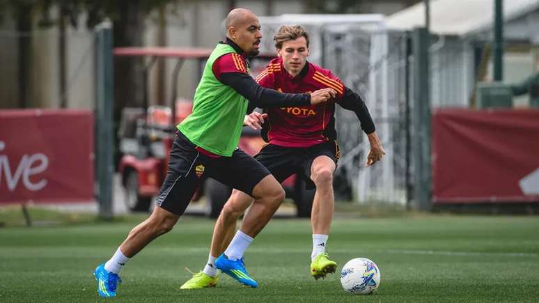 Roma viaja a Mil&atilde;o recheada de desfalques; Malen segue no ataque &ndash;