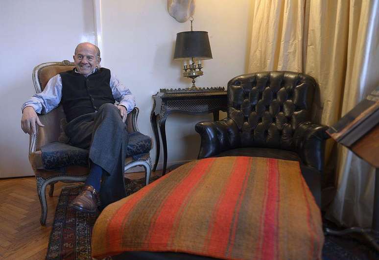 O presidente da Associa&ccedil;&atilde;o Psicanal&iacute;tica da Argentina, Andr&eacute;s Rascovsky, em seu escrit&oacute;rio em Buenos Aires, cidade considerada a capital da psican&aacute;lise