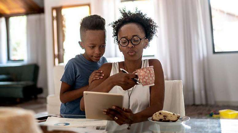 Equilibrar as diferentes formas de carga mental pode sobrecarregar algumas mulheres e deix&aacute;-las com pouca energia para qualquer outra coisa