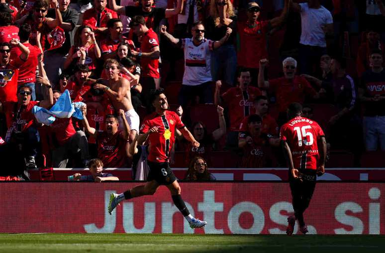 Manu Morlanes comemora o primeiro gol da vit&oacute;ria do Mallorca sobre o Real Madrid &ndash;