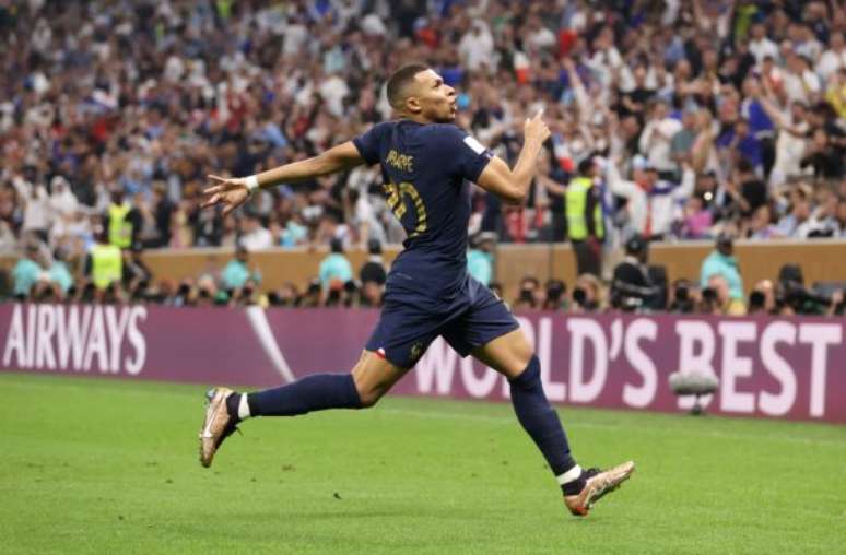 Mbapp&eacute; marcando gol contra a Argentina em 2018 &ndash; (Photo by Laurence Griffiths/Getty Images)
