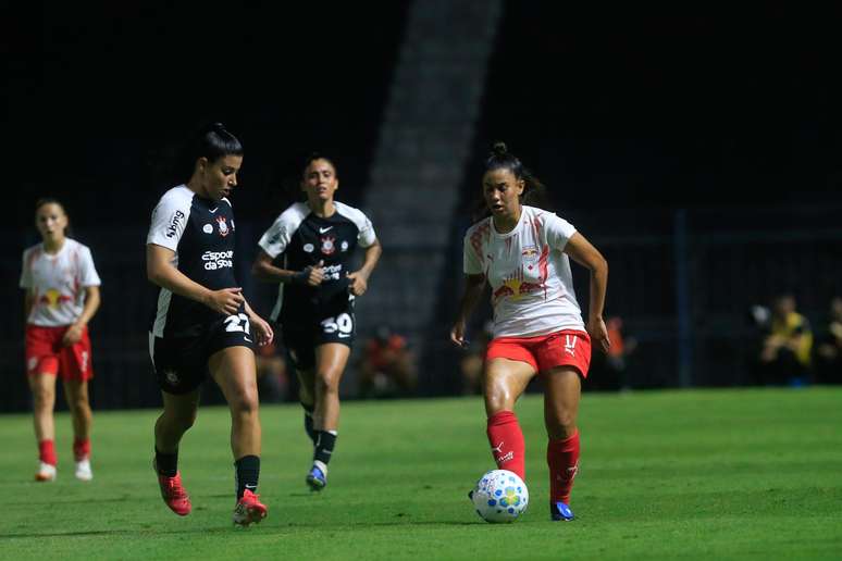 Rafa Mineira, jogadora das Bragantinas. 