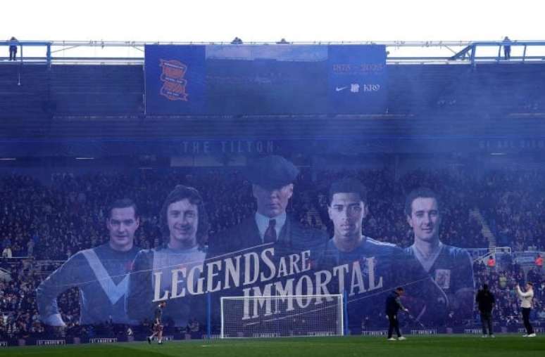 Birmingham faz mosaico com Thomas Shelby e &iacute;dolos do clube &ndash;