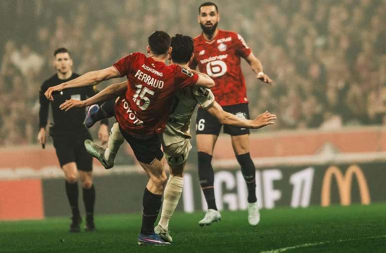 లిల్లే రక్షణలో తనను తాను విధించుకుంటుంది మరియు దాడిలో ప్రభావవంతంగా ఉంటుంది. ఆ విధంగా, ఇది ప్రధాన ప్రత్యర్థి లెన్స్ వద్ద 3-0.