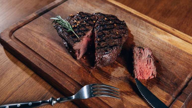 Alimenta&ccedil;&atilde;o personalizada ganha for&ccedil;a: o que voc&ecirc; come pode impactar seu c&eacute;rebro de forma &uacute;nica &ndash; depositphotos.com / AntonMatyukha