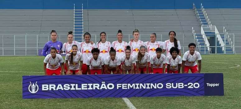 Jogadoras do time sub-20 das Bragantinas. 