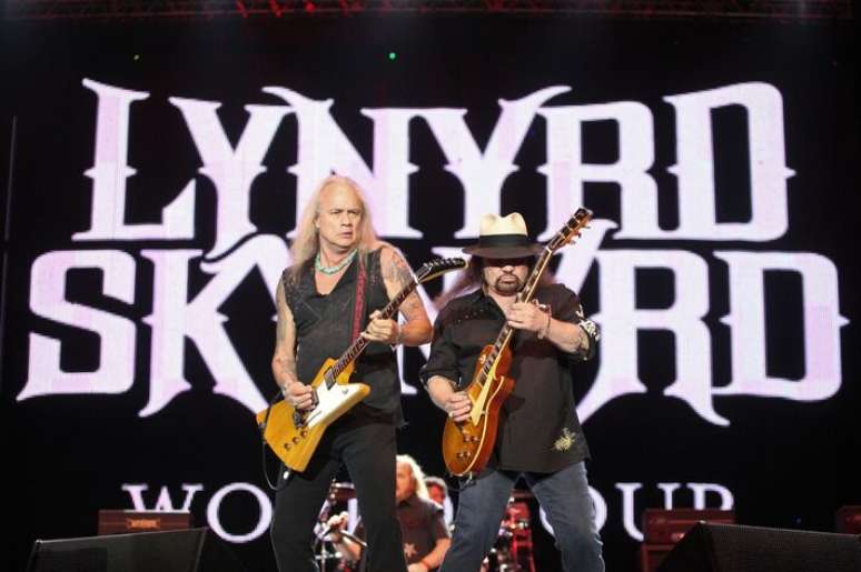 2011లో సావో పాలోలో జరిగిన SWU మ్యూజిక్ ఫెస్టివల్‌లో రికీ మెడ్‌లాక్, ఎడమవైపు మరియు దివంగత గ్యారీ రోసింగ్‌టన్