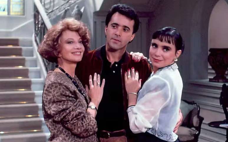 Laurinha (Gloria Menezes), Edu (Tony Ramos) e Maria do Carmo (Regina Duarte) formam o trio central de 'Rainha da Sucata'