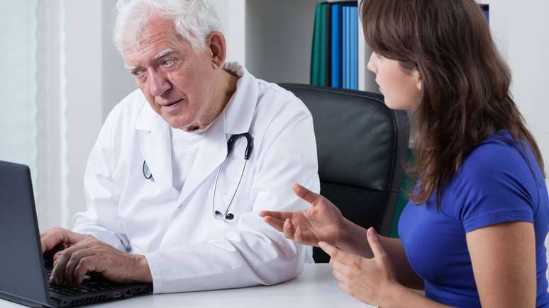 Sua sa&uacute;de merece rotina: exames e consultas regulares s&atilde;o aliados para uma vida mais longa e equilibrada &ndash; depositphotos.com / photographee.eu