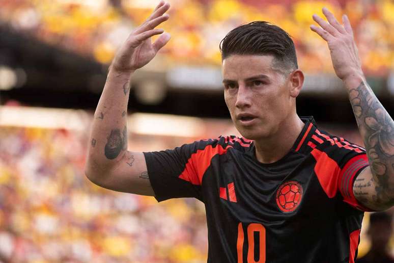 James Rodr&iacute;guez em campo pela sele&ccedil;&atilde;o da Col&ocirc;mbia &ndash; (Photo by ROBERTO SCHMIDT / AFP)
