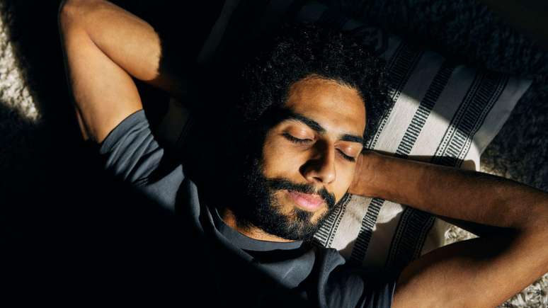 உறக்கத்திற்கும் விழிப்புக்கும் இடையே உள்ள எல்லையில் இயற்கையாக நிகழும் ஒரு மன செயல்முறையை அறிவாற்றல் மாற்றுதல் பிரதிபலிக்கிறது.