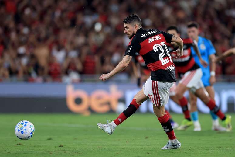 RIO DE JANEIRO, BRAZIL &ndash; APRIL 05: Jorginho of Flamengo scores a goal during the match between Flamengo and Santos as part of Brasileirao 2026 at Maracana Stadium on April 05, 2026 in Rio de Janeiro, Brazil. (Photo by Buda Mendes/Getty Images)