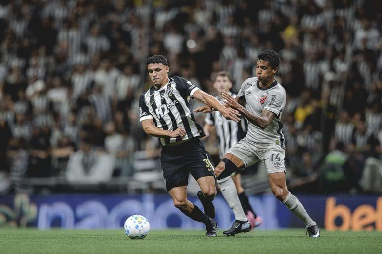Galo vence Athletico na Arena MRV e chega ao segundo triunfo consecutivo no Brasileir&atilde;o &ndash;
