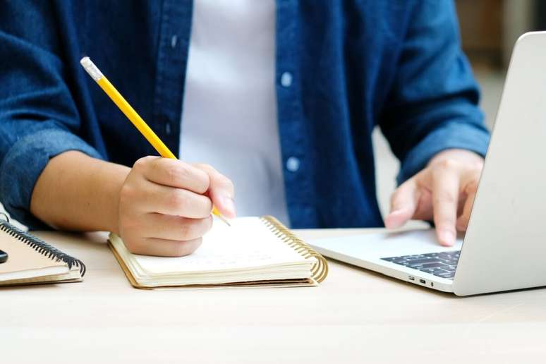 Ao anotar todos os erros, o estudante consegue qualificar a falha,&nbsp;identificando&nbsp;se&nbsp;foi conceitual, de aten&ccedil;&atilde;o ou&nbsp;de&nbsp;falta de&nbsp;estrat&eacute;gia 