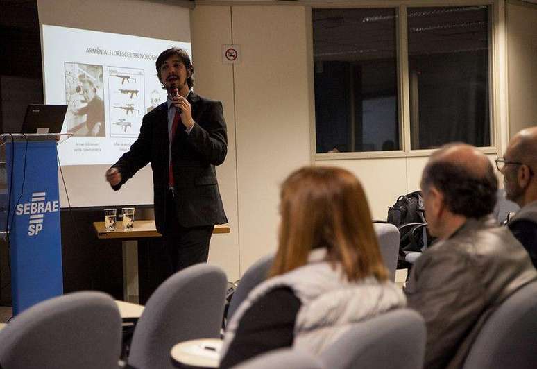 Jorge Mortean em palestra no Sebrae sobre a Arm&ecirc;nia em 2016